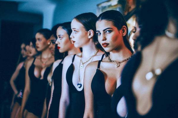 Découvrez le kimono satin pour femme : élégance accessible